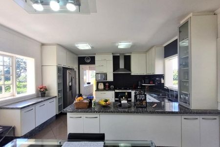 Casa de condomínio à venda com 550m², 4 quartos e 4 vagas