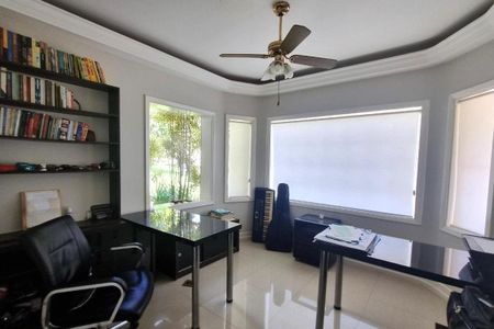 Casa de condomínio à venda com 550m², 4 quartos e 4 vagas