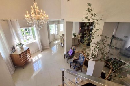 Casa de condomínio à venda com 550m², 4 quartos e 4 vagas