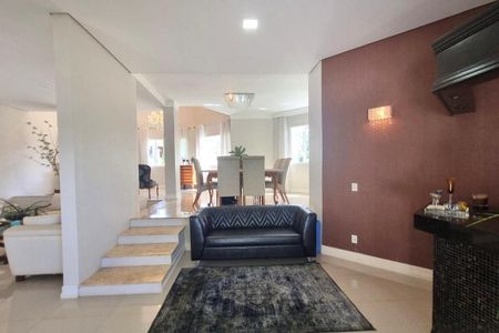 Casa de condomínio à venda com 550m², 4 quartos e 4 vagas