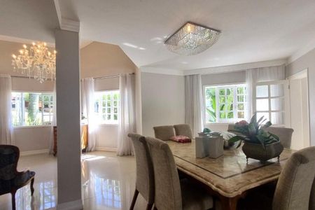 Casa de condomínio à venda com 550m², 4 quartos e 4 vagas