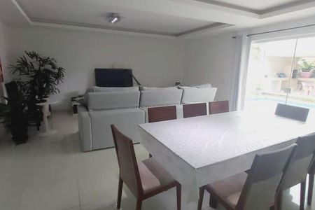 Casa à venda com 4 quartos, 301m² em Recreio dos Bandeirantes, Rio de Janeiro