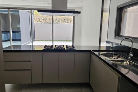 Casa para alugar com 3 quartos, 230m² em Centro Empresarial Tamboré, Santana de Parnaíba