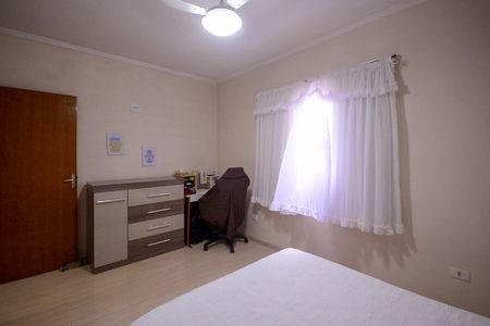 Casa à venda com 180m², 3 quartos e 2 vagas Casa à venda com 180m², 3 quartos e 2 vagasCasa 1 - Quarto 1
