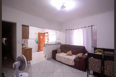 Casa à venda com 180m², 3 quartos e 2 vagas Casa à venda com 180m², 3 quartos e 2 vagasCasa 2 - Sala/Cozinha
