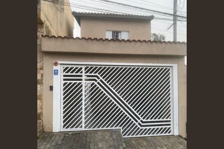Casa à venda com 180m², 3 quartos e 2 vagas Casa à venda com 180m², 3 quartos e 2 vagasFachada