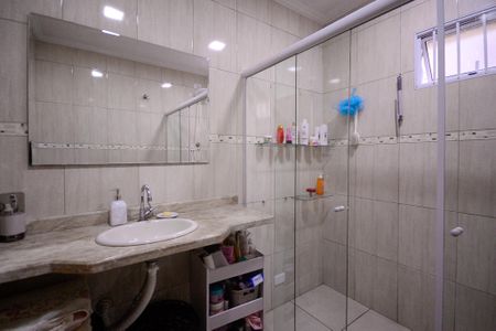 Casa à venda com 180m², 3 quartos e 2 vagas Casa à venda com 180m², 3 quartos e 2 vagasCasa 1 - Banheiro 2