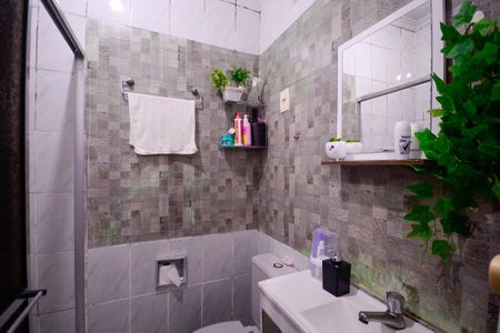 Casa à venda com 180m², 3 quartos e 2 vagas Casa à venda com 180m², 3 quartos e 2 vagasCasa 2 - Banheiro