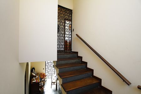 Casa à venda com 420m², 6 quartos e 2 vagasEscada