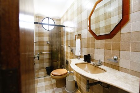 Casa à venda com 420m², 6 quartos e 2 vagasBanheiro 1