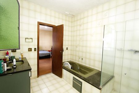 Casa à venda com 420m², 6 quartos e 2 vagasBanheiro do Quarto 2