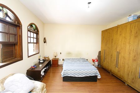 Casa à venda com 420m², 6 quartos e 2 vagasQuarto 2 - Suíte