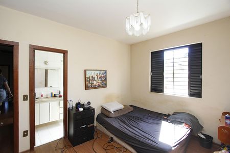 Casa à venda com 420m², 6 quartos e 2 vagasQuarto 4 - Suíte