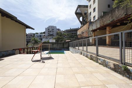 Casa à venda com 420m², 6 quartos e 2 vagasÁrea comum - Piscina