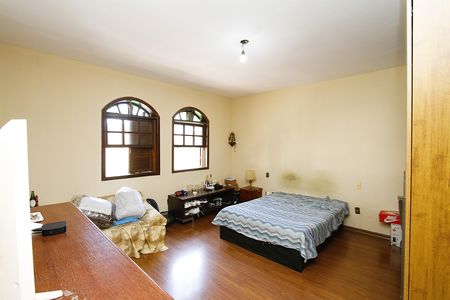 Casa à venda com 420m², 6 quartos e 2 vagasQuarto 2 - Suíte