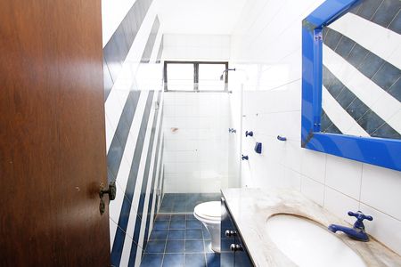 Casa à venda com 420m², 6 quartos e 2 vagasBanheiro 3
