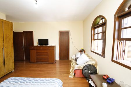 Casa à venda com 420m², 6 quartos e 2 vagasQuarto 2 - Suíte