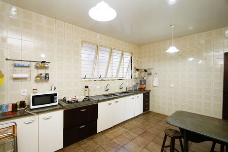 Casa à venda com 420m², 6 quartos e 2 vagasCozinha