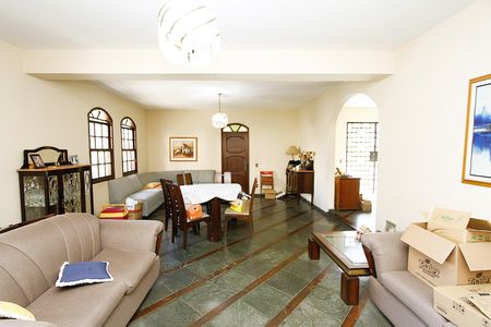 Casa à venda com 420m², 6 quartos e 2 vagasSala