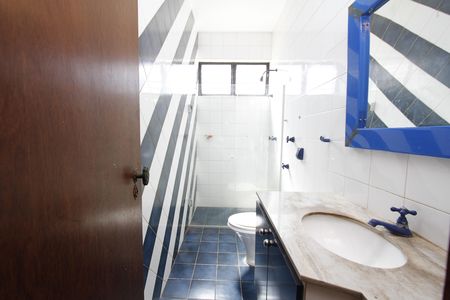 Casa à venda com 420m², 6 quartos e 2 vagasBanheiro 3