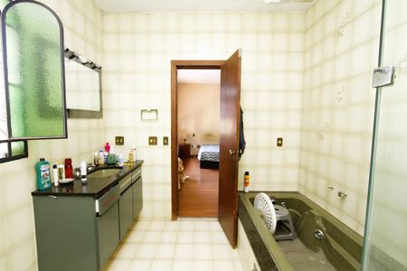 Casa à venda com 420m², 6 quartos e 2 vagasBanheiro do Quarto 2