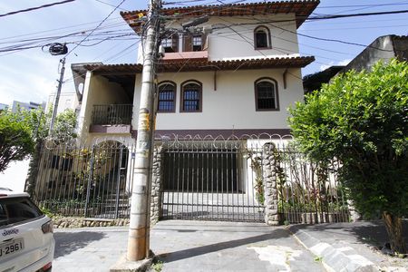 Casa à venda com 420m², 6 quartos e 2 vagasFachada