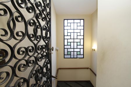 Casa à venda com 420m², 6 quartos e 2 vagasEscada
