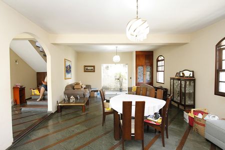 Casa à venda com 420m², 6 quartos e 2 vagasSala