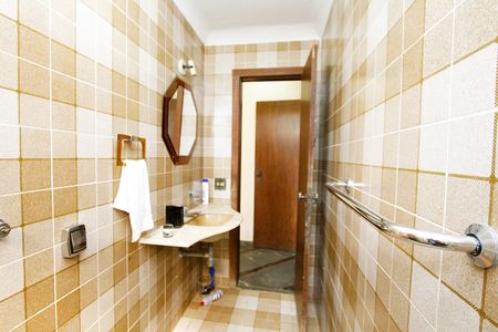 Casa à venda com 420m², 6 quartos e 2 vagasBanheiro 1