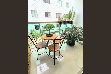 Apartamento à venda com 77m², 3 quartos e 2 vagasVaranda