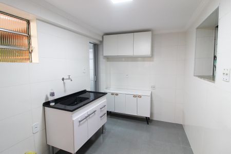 Cozinha de casa para alugar com 1 quarto, 37m² em Vila Tiradentes, São Paulo