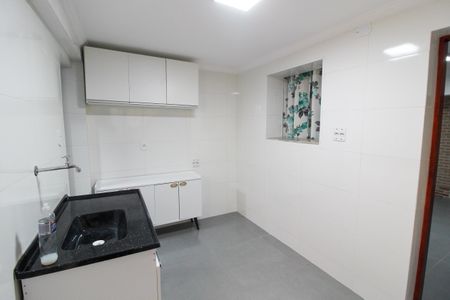 Cozinha de casa para alugar com 1 quarto, 37m² em Vila Tiradentes, São Paulo