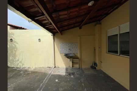 Casa de condomínio para alugar com 65m², 2 quartos e 1 vagaQuintal
