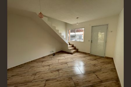 Sala de casa de condomínio para alugar com 2 quartos, 65m² em Jardim Isis, Cotia