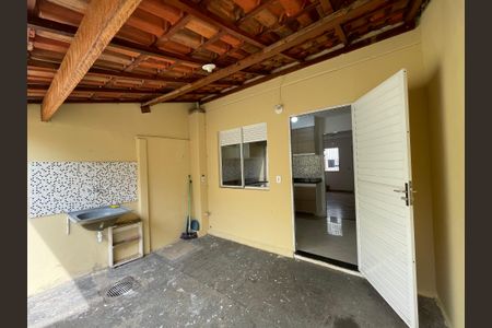 Casa de condomínio para alugar com 65m², 2 quartos e 1 vagaQuintal