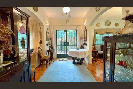 Casa para alugar com 575m², 6 quartos e 7 vagasHall