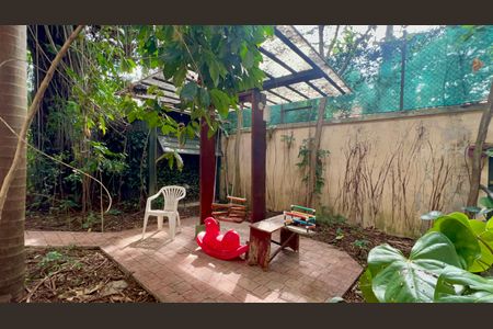 Casa para alugar com 575m², 6 quartos e 7 vagasQuintal