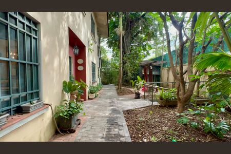 Casa para alugar com 575m², 6 quartos e 7 vagasQuintal