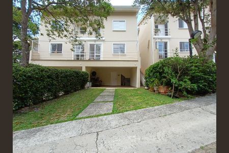 Casa de condomínio à venda com 215m², 4 quartos e 5 vagasFoto 01