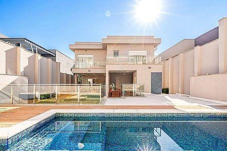 Casa à venda com 550m², 4 quartos e 6 vagas