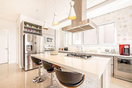 Casa à venda com 550m², 4 quartos e 6 vagas