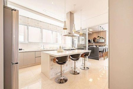 Casa à venda com 550m², 4 quartos e 6 vagas