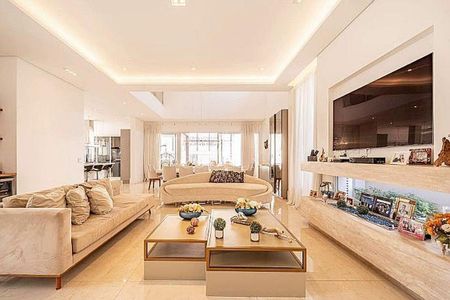Casa à venda com 550m², 4 quartos e 6 vagas