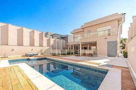Casa à venda com 550m², 4 quartos e 6 vagas