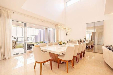 Casa à venda com 550m², 4 quartos e 6 vagas
