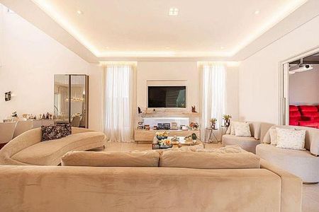 Casa à venda com 550m², 4 quartos e 6 vagas