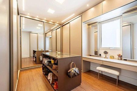 Casa à venda com 550m², 4 quartos e 6 vagas