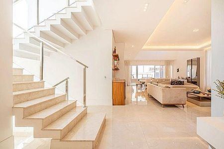 Casa à venda com 550m², 4 quartos e 6 vagas