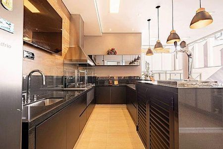 Casa à venda com 550m², 4 quartos e 6 vagas