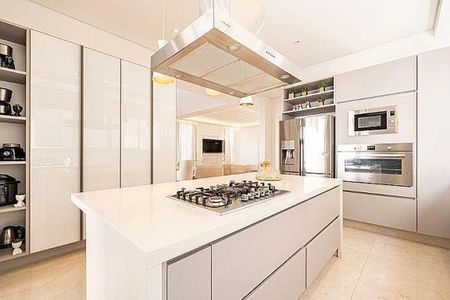 Casa à venda com 550m², 4 quartos e 6 vagas